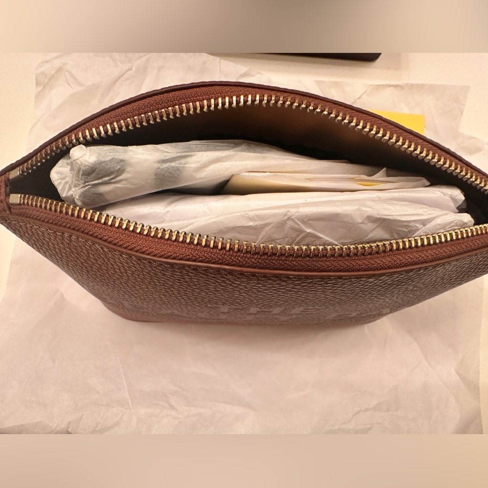 Authentic Marc Jacobs Brown Beauty Bag - Picture 9 of 12